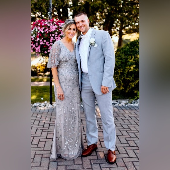 Adrianna Papell Gown. Size 8. Platinum color. - Picture 11 of 11